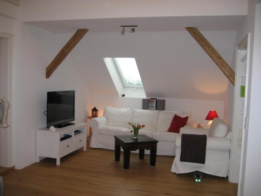 Hochwertig sanierte DG-Wohnung mit Balkon